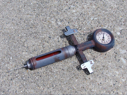 Full-size 3d-Printed Fallout stimpack with retractable needle - Cosplay or Display.