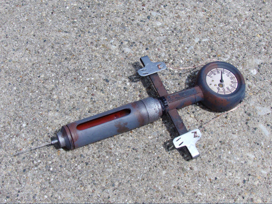 Full-size 3d-Printed Fallout stimpack with retractable needle - Cosplay or Display.
